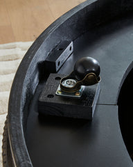 Hadonna - Round Table
